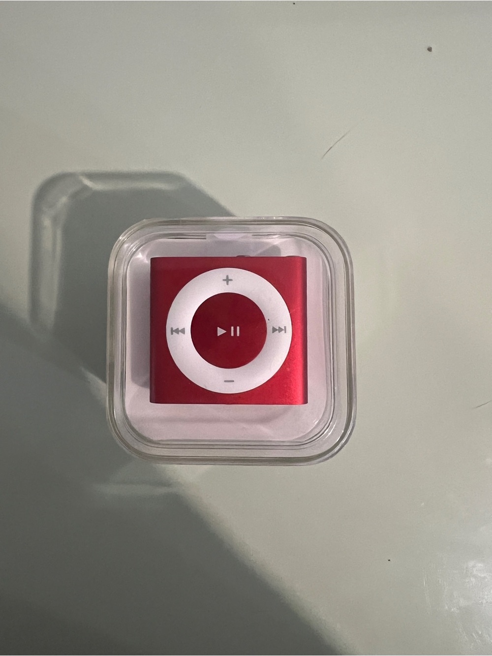 New Apple iPod Shuffle 4th gen 2gb Red